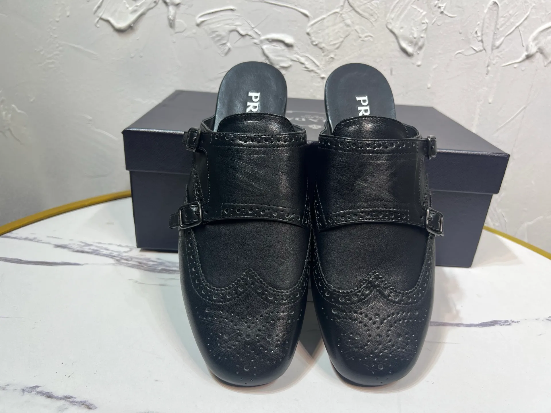 P780 prada derby2025 spring and autumn latest Prada slip-on retro men's Muleto shoes, Shuffle double-buckle Monk shoes, upper cowhide, lining and foot cowhide, rubber sole, black and brown 2-color original packaging Code number: 39-46